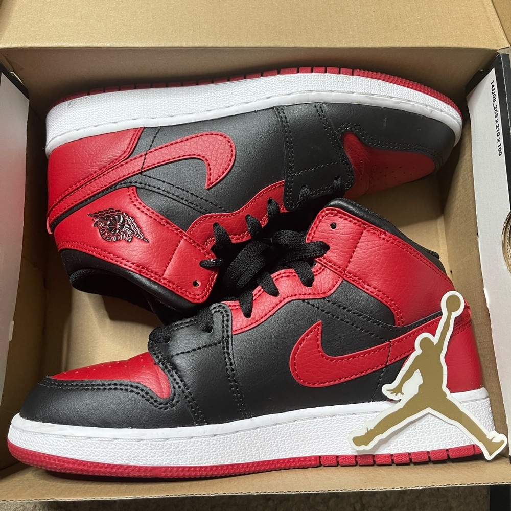 Jordan 1 Mid "Banned" GS